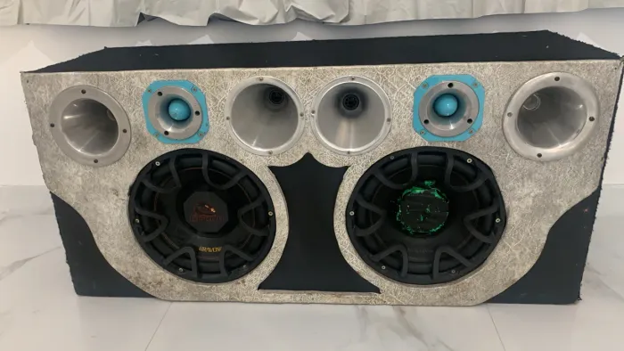 Vendo Caixa de som aceito cartão de crédito e débito