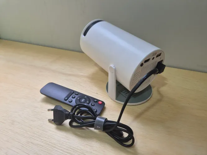 Mini Projetor Davely HY300 4K Android
