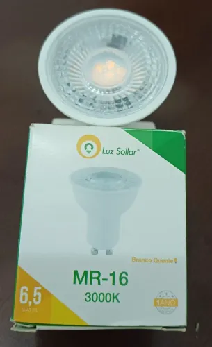 LÂMPADA LED DICRÓICA DA MARCA LUZ SOLLAR.