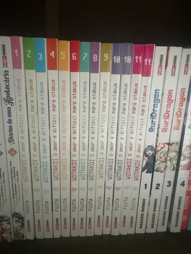 Coleção completa de Wotakoi com as capas variantes.