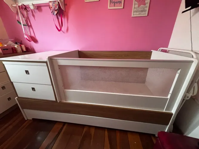Berço Hanôver Divicar com cama auxiliar e colchão