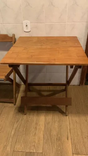 Mesa Marrom de madeira (cozinha area externa)