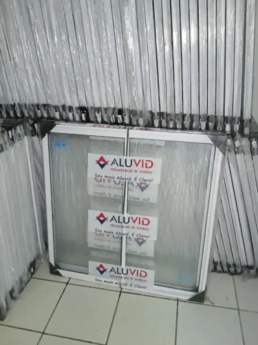 Janela 1x1 alumínio branco 279,99