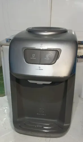 Bebedouro Electrolux novo
