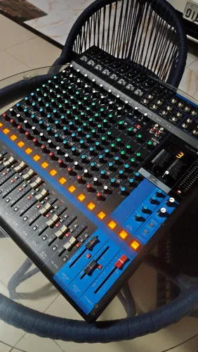 Mesa de som Yamaha MG16XU 