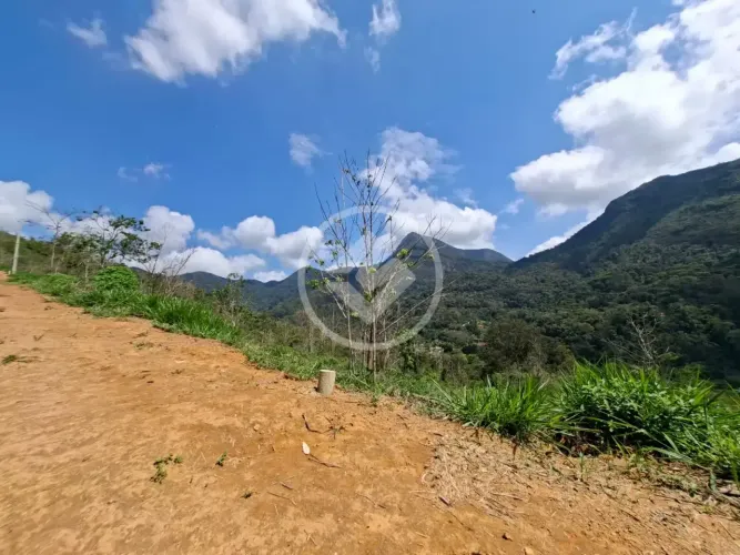 Terreno com 730 m2 à venda no Condomínio Fazenda da Posse. Teresópolis-RJ codigo: 384251