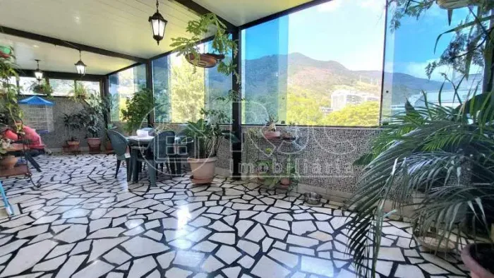 Cobertura : Linear / Residencial / Tijuca