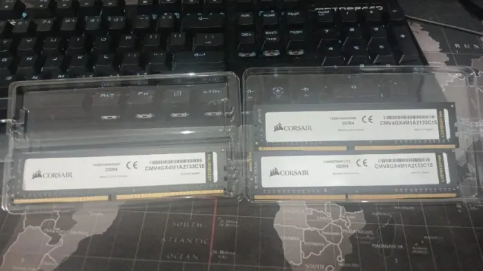 Corsair value select ddr 4  16gb 2133mhz (2 pentes de 4GB e 1 de GB)
