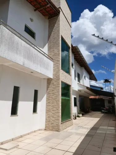 CASA DUPLEX DE ALTO PADRÃO COM ENERGIA SOLAR / PARA FINS COMERCIAIS