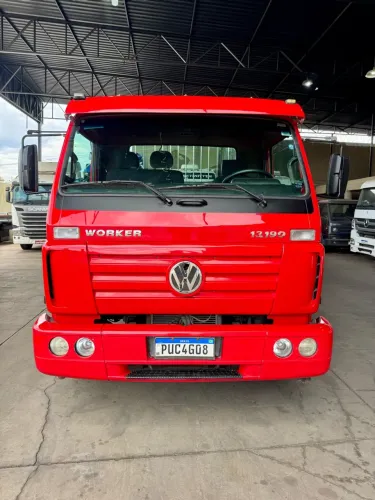 Volkswagen 13190 worker