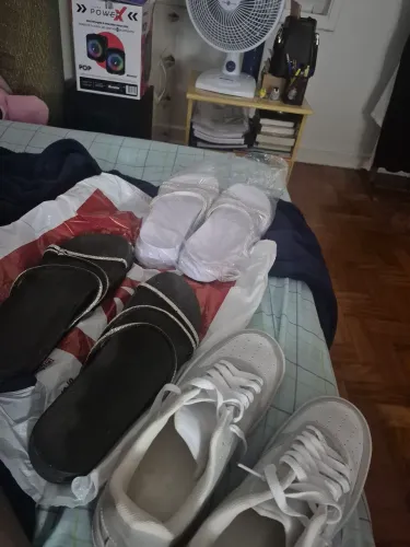 Sandálias 39 e tênis unissex 40