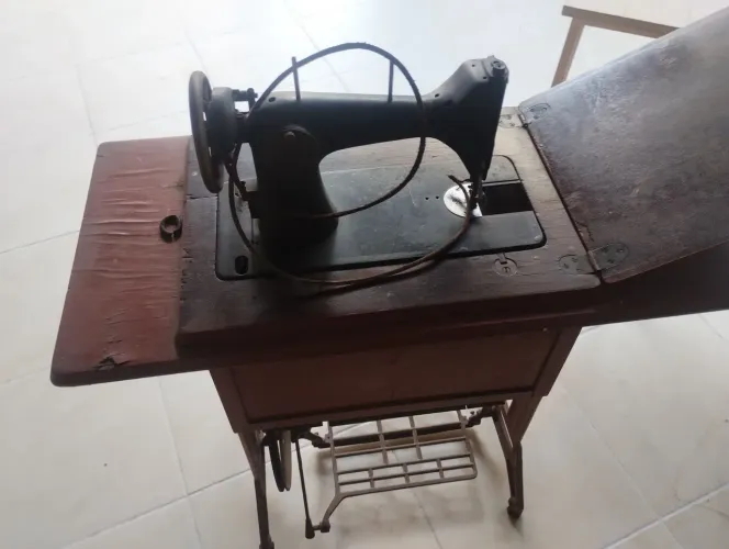 Máquina de costura antiga