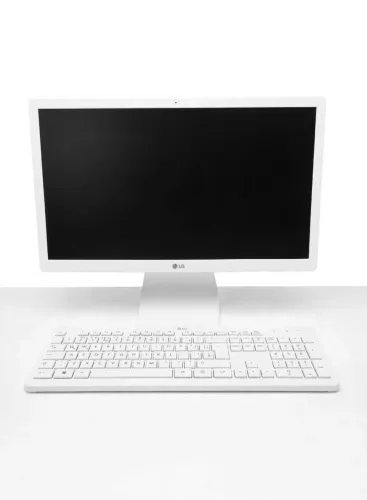 Vendo PC all in one ( tudo em um) monitor com CPU integrada funcionando perfeitamente.
