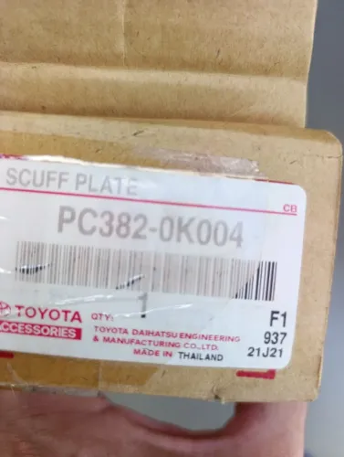 4 soleiras Hilux 2023 novas sem uso 