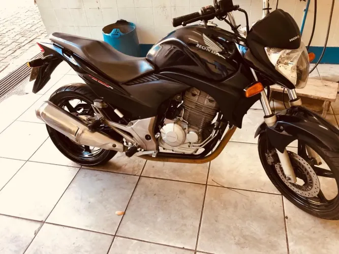 Vendo moto cb300 em bom estado 