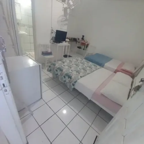 Alugo Kitnet/Para 1 Pessoa/ Quarto com banheiro/