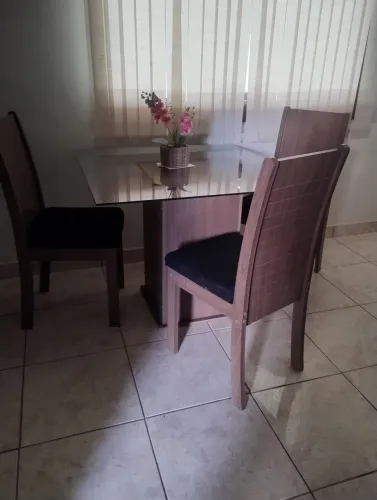 Mesa e aparador