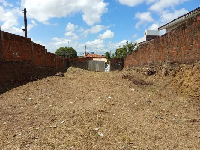 Terreno em Oitozeiro 10x,30 Sendo 300m³ Próximo ao Bem Mais Supermercados