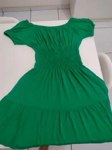 Vestido lindooo perfeito no corpo não marca parece da Barbie veste um P ou médio pequeno