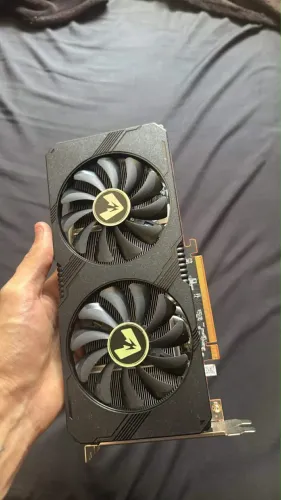 Placa: RX5700 XT 8 Gigas