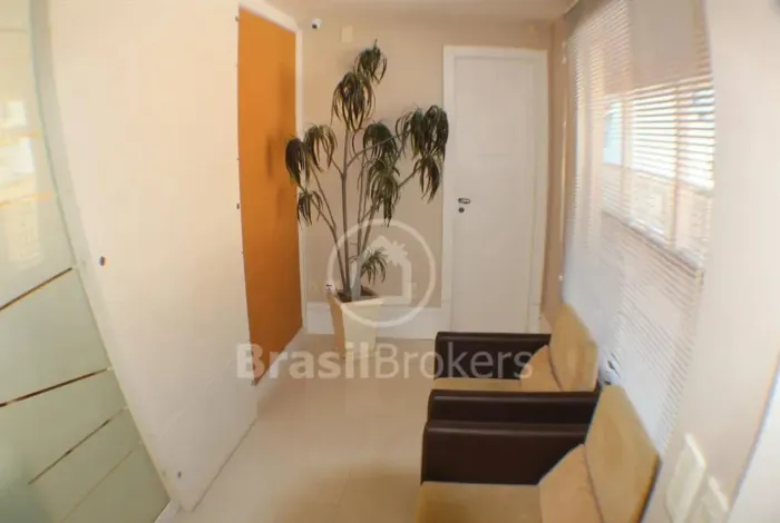 Sala comercial - 3 salas juntas mobilhada próxima ao mar e estacionamento pra clientes