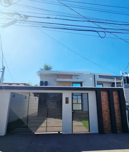 Linda Casa Com Piscina 3 Quartos Sendo 1 Suíte  Bairro Santa Cruz II Rua Sem Saída