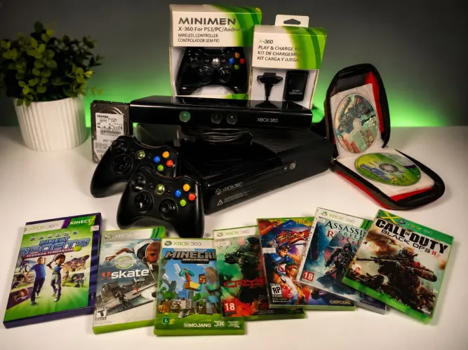 Xbox 360 Super Slim + 3 Controles + Kinect + Jogos