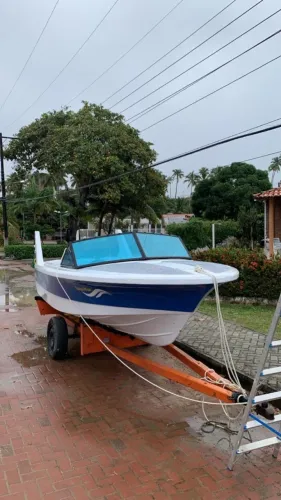 LANCHA PRONTA PARA NAVEGAR!