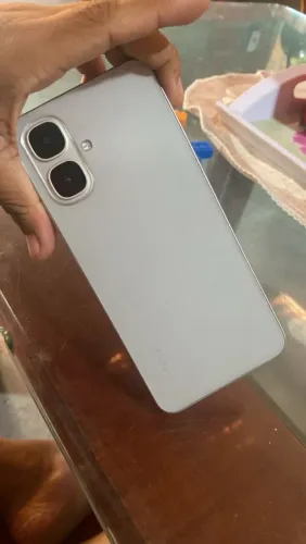 ESTOU VEVENDO ESSE CELULAR , TEM A CAIXA DELE ! 550 está novo , não tem marca de uso .