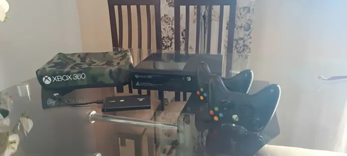 XBOX 360 + 150 jogos no HD