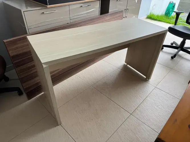 Mesa de Escritório Simples