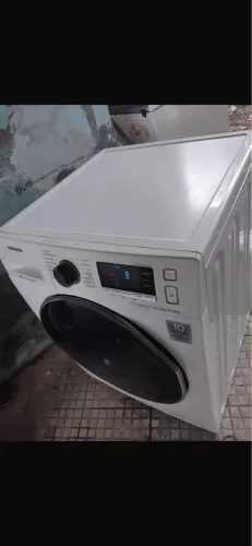 Máquina de lavar lava e seca 