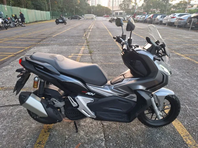 Vendo ADV 150 unico dono, com 13.285 km 
