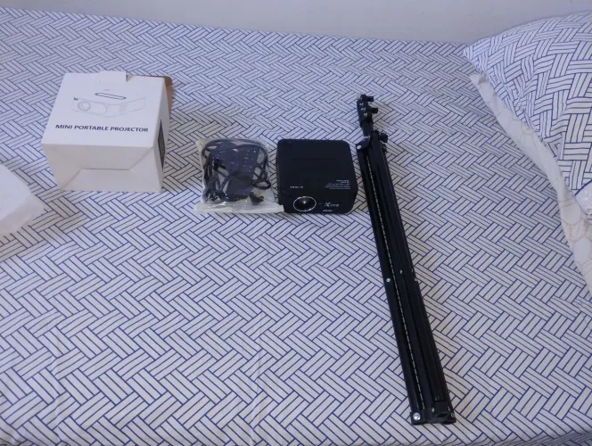 Projetor completo com tripé e tela de 92 polegadas