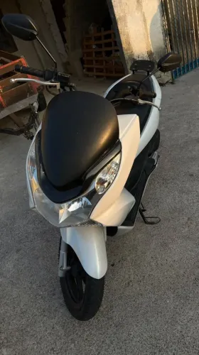 Vendo PCX nada pra fazer na moto, aceito troca por moto de menor valor 