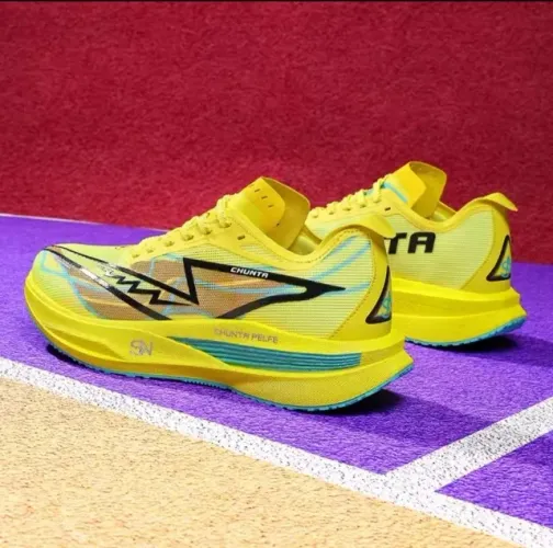 Tenis chunta para corrida.