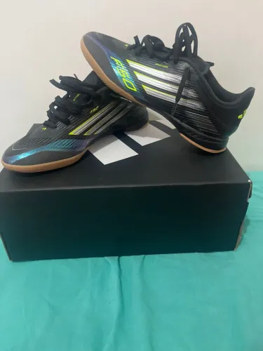 Chuteira f50 futsal usada 2 vezes 