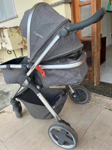 Vendo Carrinho de bebê 3 em 1