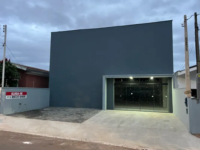 Salao novo 400m2 otima localizacao, dois pisos, com 2 vestiarios e 6 banheiros, cozinha