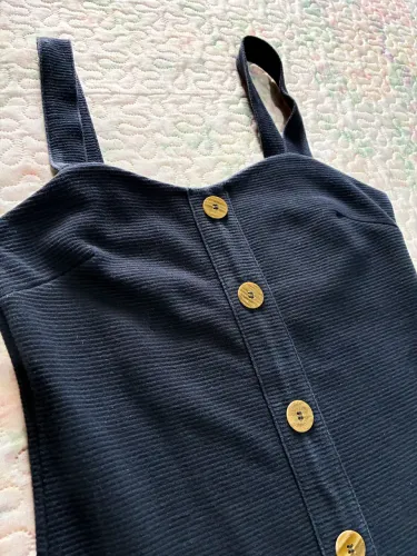 Vestido com detalhe de botões