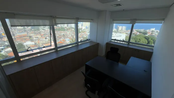 Sala Comercial Mobiliada no Centro Médico Empresarial Vitraux com 60 m² , Av Garibaldi , S