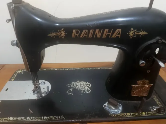 Máquina de costura  RAINHA 