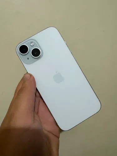 iPhone 15 branco azulado 128gb