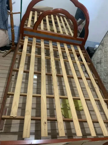 Cama de Casal de Madeira com Cabeceira e Espelho + Colchão