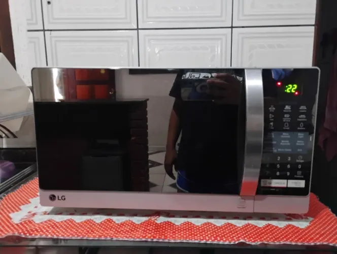 Microondas LG espelhado