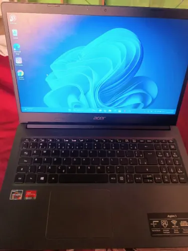 Notebook novo sem detalhes