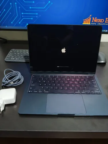 MacBook Air M4 13 + acessórios - Garantia Apple até 09/2026 - Seminovo