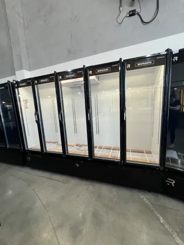 Expositora refrigerador 5 portas frios, laticínios e bebidas n álcoolicas 