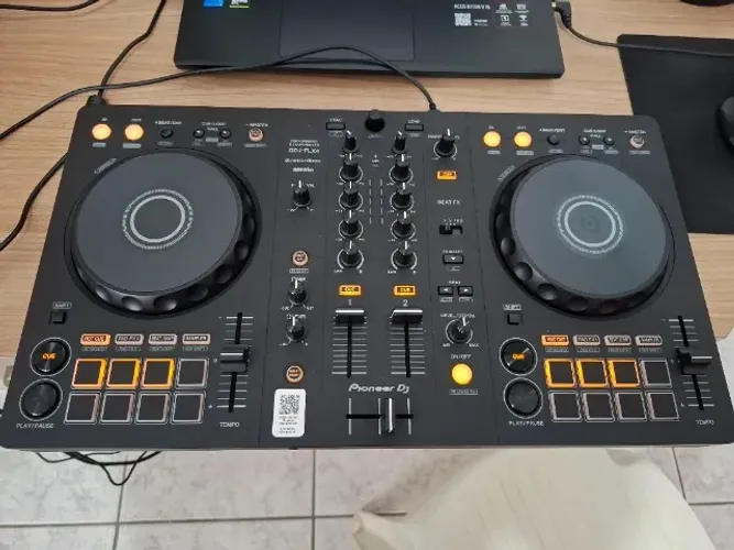 Controladora Dj Pioneer Ddj-flx4 seminova com maleta