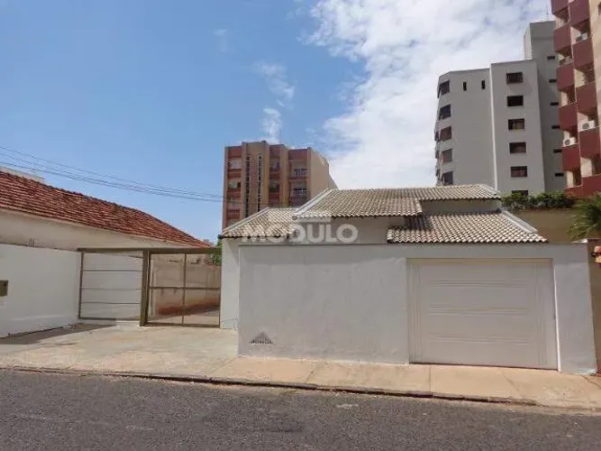 Casa residencial disponível para locação no bairro Martins.